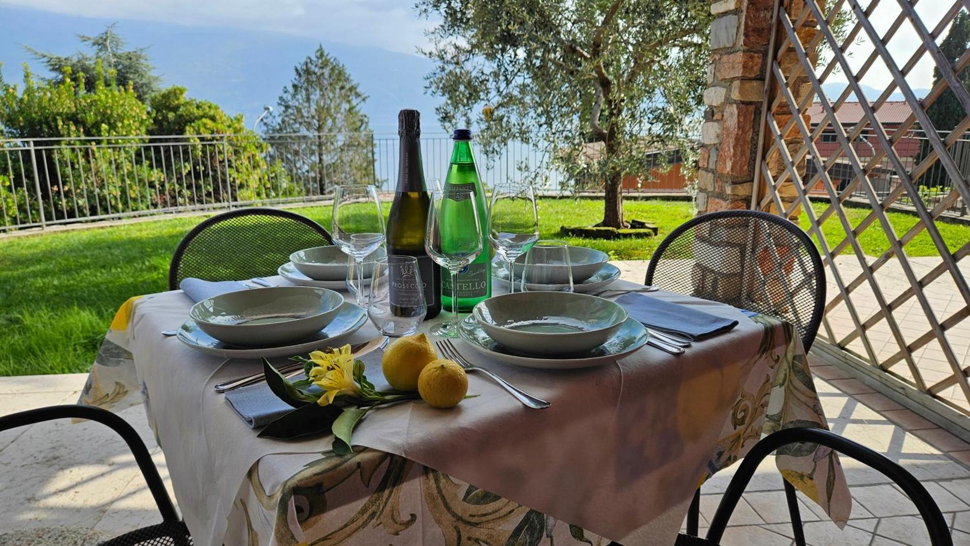 Residence Borgo Dei Limoni - Appartamenti Con Garage Gargnano Extérieur photo