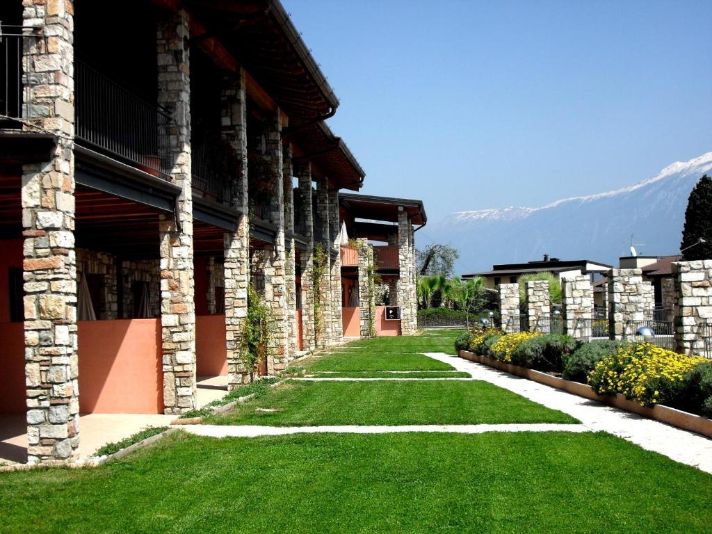 Residence Borgo Dei Limoni - Appartamenti Con Garage Gargnano Extérieur photo