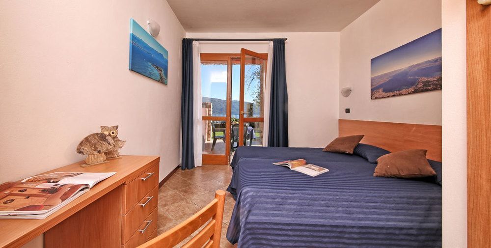 Residence Borgo Dei Limoni - Appartamenti Con Garage Gargnano Extérieur photo