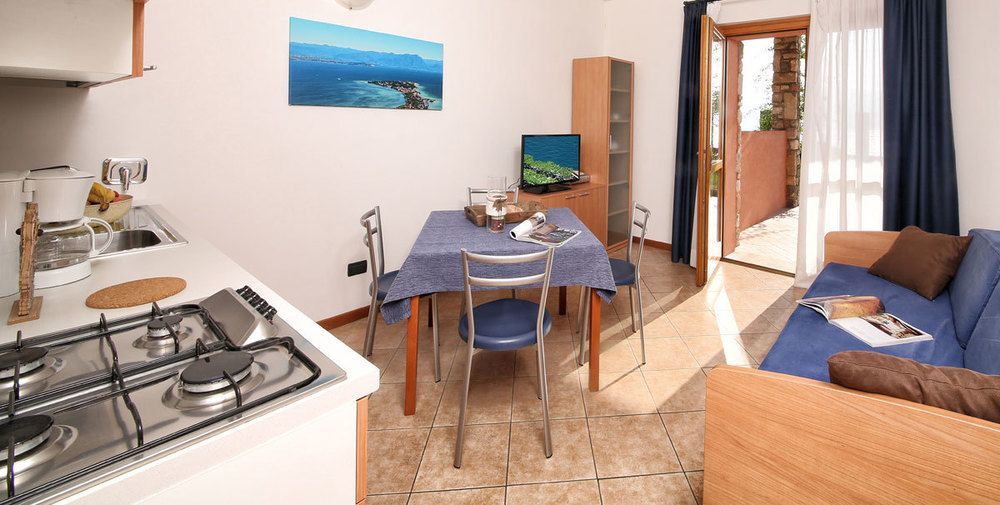 Residence Borgo Dei Limoni - Appartamenti Con Garage Gargnano Extérieur photo