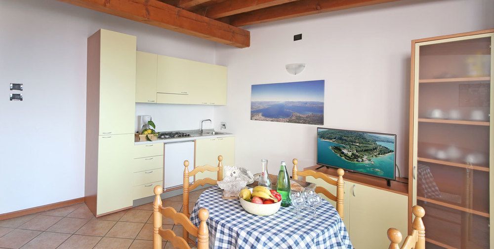 Residence Borgo Dei Limoni - Appartamenti Con Garage Gargnano Extérieur photo