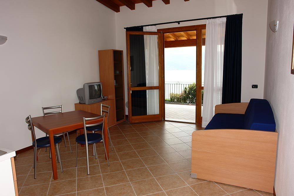 Residence Borgo Dei Limoni - Appartamenti Con Garage Gargnano Extérieur photo